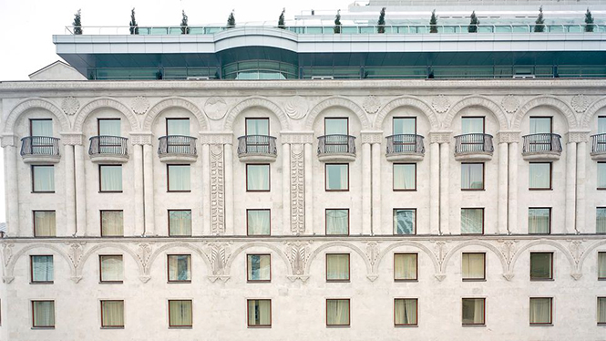 Отель Арарат Парк Хаятт Москва находится в центре Москвы,в России, расположенный всего в нескольких минутах ходьбы от Кремля, Красной площади, парламента России, а также центрального московского делового или торгового района -Тверской улицы.