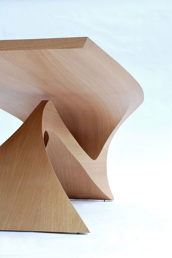 Голландский дизайнер Даан Малдер (Daan Mulder), разработал дизайн стола который является частью коллекции мебели Form Follows Function.