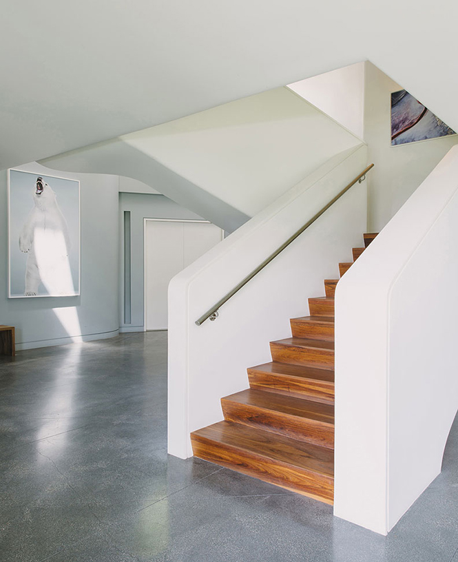 Архитектурная студия New Theme выполнила дизайн частного дома по заказу фотографа Jill Greenberg и его жены Robert Green в Лос-Анджелесе, Калифорния, США.