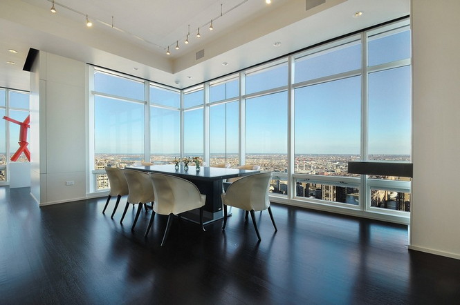 Представленный пентхаус расположен на 42 этаже Башни Блумберга (Bloomberg Tower) в центре Манхэттена, Нью-Йорк, США.