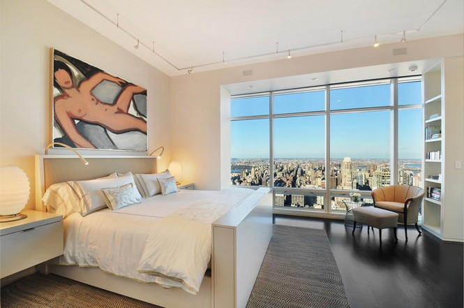 Представленный пентхаус расположен на 42 этаже Башни Блумберга (Bloomberg Tower) в центре Манхэттена, Нью-Йорк, США.
